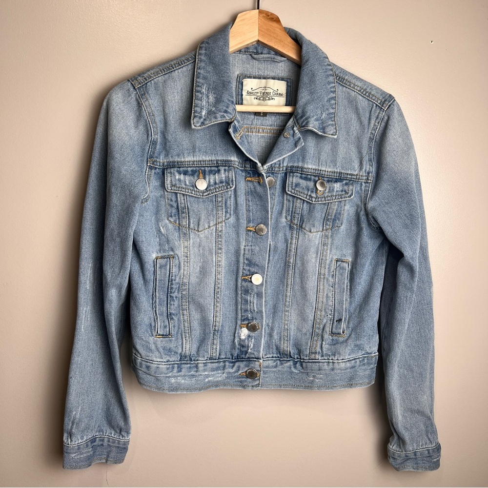 Ashley-Vintage Charm Distressed Light Wash Denim Teen Jkt, Sz Small Cotton, EUC